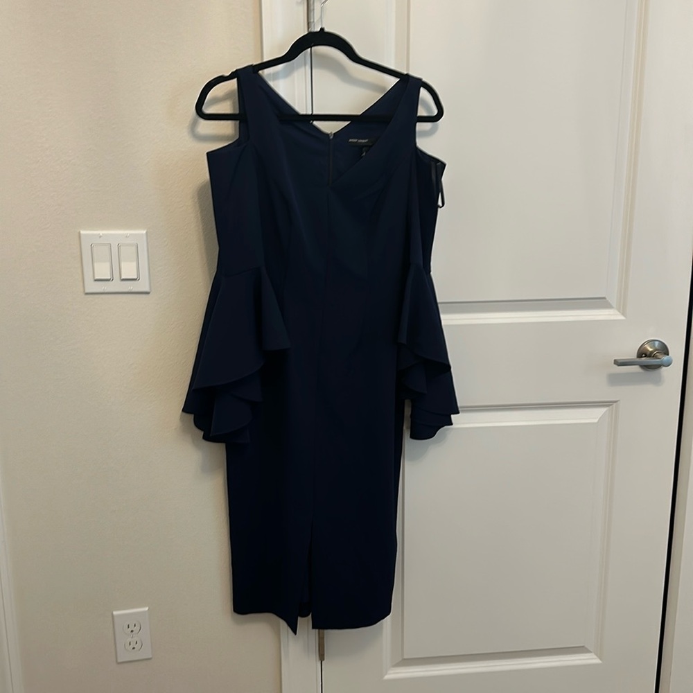 Maggy London size 6 navy cold shoulder bell sleeve formal dress